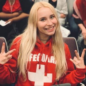 Meet your Posher, Viv